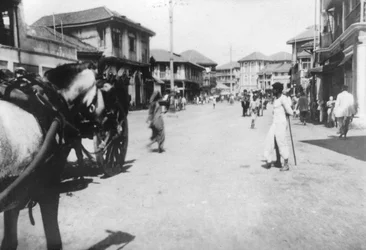Una calle en Mumbai Bombay, India, c. 1918