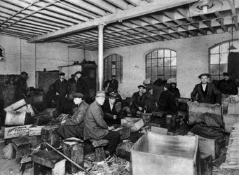 Un taller de corte de madera, Londres, 1926-1927