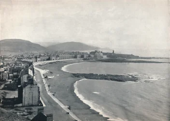 Aberystwith - Vista de la bahía, mostrando el castillo y el Colegio Universitario, 1895