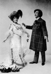 Ada Blanche y JR Hale en una escena de La medalla y la doncella, 1909