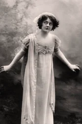 Adrienne Augarde 1882-1913, actriz inglesa, 1907