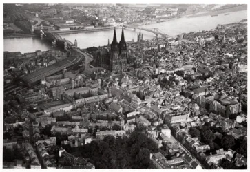 Vista aérea de Colonia, Renania del Norte-Westfalia, Alemania, desde un Zeppelin, c1931 1933