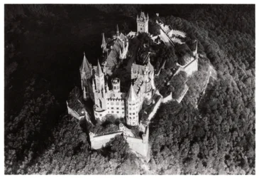 Vista aérea del castillo de Hohenzollern, Baden-Wurtemberg, Alemania, desde un zepelín, c. 1931 1933