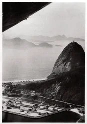 Vista aérea del Pan de Azúcar, Río de Janeiro, Brasil, desde un Zeppelin