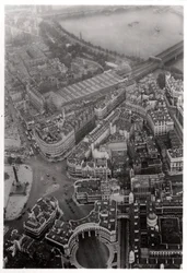 Vista aérea de Trafalgar Square, Londres, desde un Zeppelin, 1931, 1933
