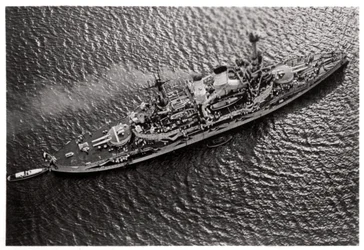 Vista aérea del acorazado alemán SMS Schlesien, desde un Zeppelin, c. 1931-1933