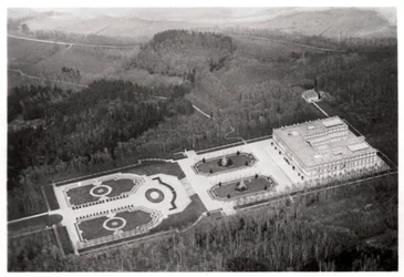 Vista aérea del Palacio de Herrenchiemsee, Baviera, Alemania, desde un Zeppelin, c1931-1933
