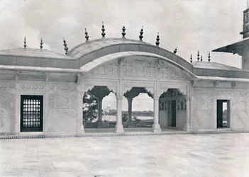 Agra. El Khas Mahal mostrando el Taj, c1910