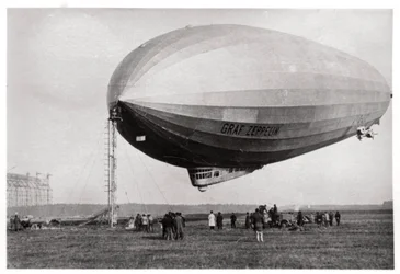 Dirigible LZ127 Graf Zeppelin amarrado en Löwental, Alemania, 1933