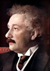 Albert Einstein, matemático y físico germano-suizo-estadounidense, c1925