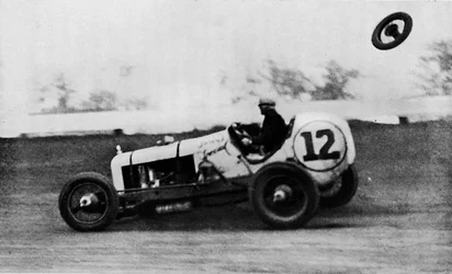 Carreras de velocidad americanas - Jack Ericson, girando sobre tres ruedas, 1937