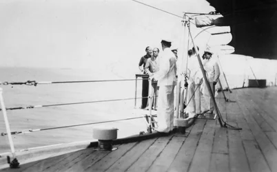Actor y director de cine estadounidense Douglas Fairbanks, Sr a bordo del HMS Malaya, Venecia, Italia