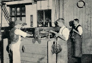 Un equipo de galvanoplastia, c1917