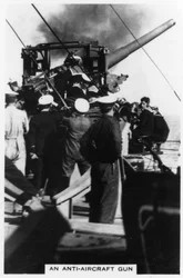 Un cañón antiaéreo a bordo del HMS Nelson, 1937