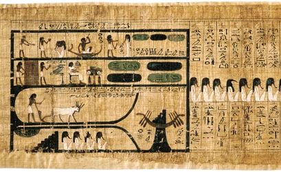 Libro de los Muertos del Antiguo Egipto en papiro mostrando jeroglíficos escritos