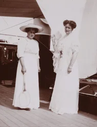 Anna Alexandrovna Vyrubova con la Emperatriz Alexandra Fyodorovna de Rusia, 1912-1913