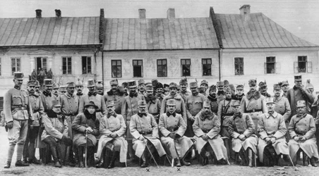Archiduques Friedrich y Karl de Austria con sus oficiales, Primera Guerra Mundial, 1915