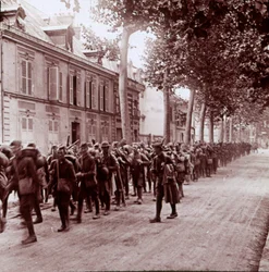 Tropas armadas, Chateau Thierry, Francia, c1914-c1918