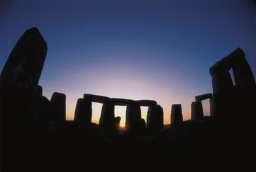 Arte neolítico: (edad del bronce): vista del sitio de Stonehenge (c. 1700-1300 a.C.) Amesbury, Inglaterra