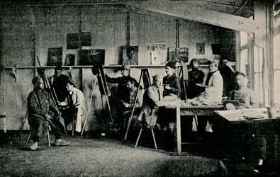 Artistas prisioneros de guerra en su estudio en Giessen, c1916