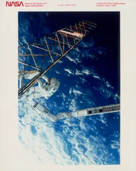 Astronauta en EVA desde el Transbordador Espacial Atlantis, 1985