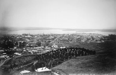 Auckland desde el Monte Edén, Nueva Zelanda, 1899