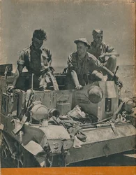 Contraportada de El Octavo Ejército, 1944