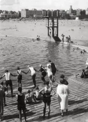Piscina de baño, Dinard, Bretaña, Francia, siglo XX