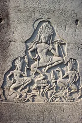 Bailarines celestiales tallados en un pilar, Bayon, Siem Reap, Camboya