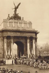 Bajo la cuadriga, 12 de mayo de 1937