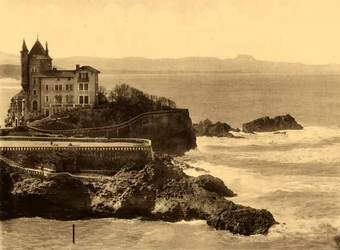 Biarritz - La Villa Belza y la Cadena de los Pirineos, c1930