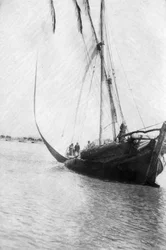 Barco zarpando en el río Tigris, Mesopotamia, 1918