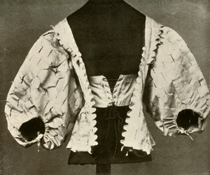 Corpiño de satén blanco cortado y picado, c1620-1640, 1937