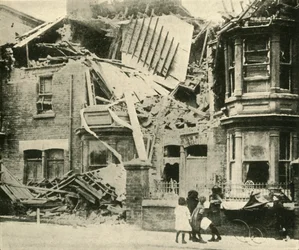 Casas dañadas por bombas, Hartlepool, Primera Guerra Mundial, diciembre 1914, c1920