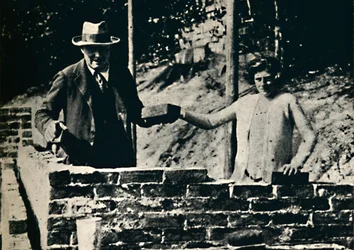 Albañil y artesano, 1928, 1945