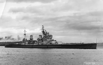 Acorazado británico HMS King George V, Sídney, Australia, 1945