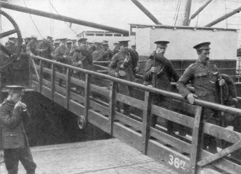 Tropas británicas desembarcando en Francia, 7 de agosto de 1914