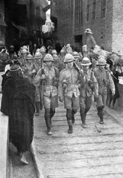 Tropas británicas en camino a Bagdad, Primera Guerra Mundial, 1917, c. 1920