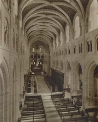 Interior de la Iglesia de la Abadía de Buckfast, finales del siglo XIX-principios del siglo XX