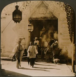 Damas birmanas camino al bazar, Mandalay, Birmania, 1907