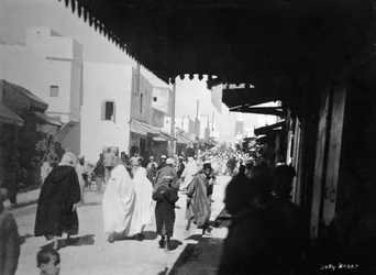 Calle concurrida, Rabat, Marruecos, c1920s-c1930s