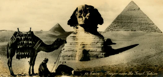 El Cairo - Oración cerca de la Gran Esfinge