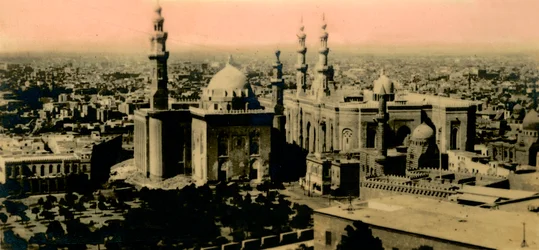 El Cairo: Vista general y Mezquita del Sultán Hassan, c1918-c1939