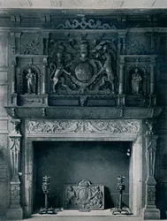 Chimenea con armas de James I, circa 1606: del antiguo palacio, Bromley-By-Bow, 1945