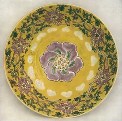 Cuenco de porcelana esmaltada china. Periodo Chia Ching, 1522-1566, 1928