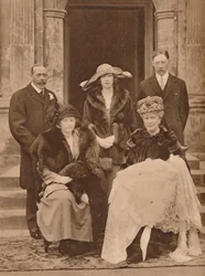 Bautizo del primer hijo de Mary, Princesa Real, Goldsborough, Yorkshire, 1923 1935