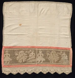 Tela con cenefa de figuras femeninas y pavos reales, siglos XVIII-XIX.
