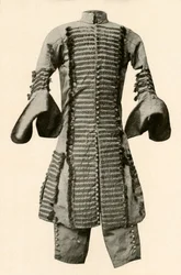 Chaqueta y pantalones de seda adornados con trenza de fantasía, c1680, 1937