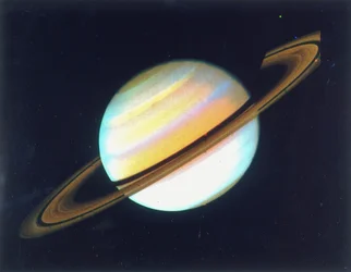 Vista mejorada por color de Saturno, 1980