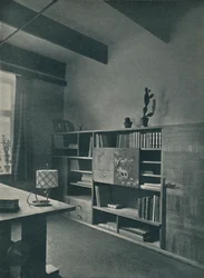 Esquina de una biblioteca diseñada por Hans Hartl, c1927